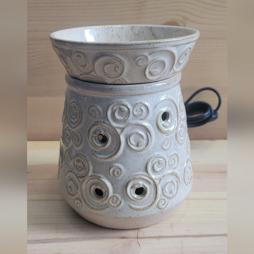SCENTSY Angora Full Size Wax Warmer Tan Creme Spirals ANGO Electric 6 inch